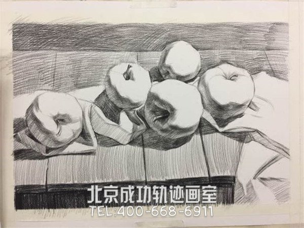 如何畫一個(gè)素描蘋果