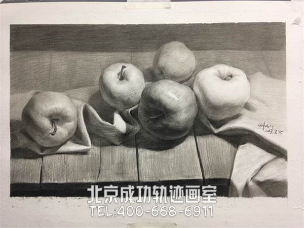 如何畫一個(gè)素描蘋果