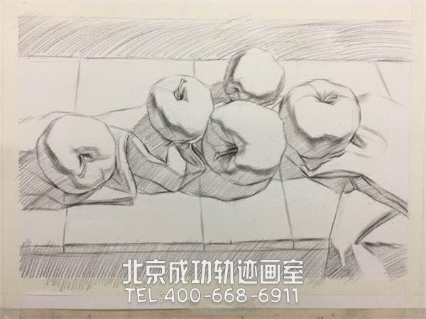 如何畫一個(gè)素描蘋果