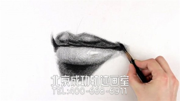 素描教程：素描人物嘴部的具體畫法步驟